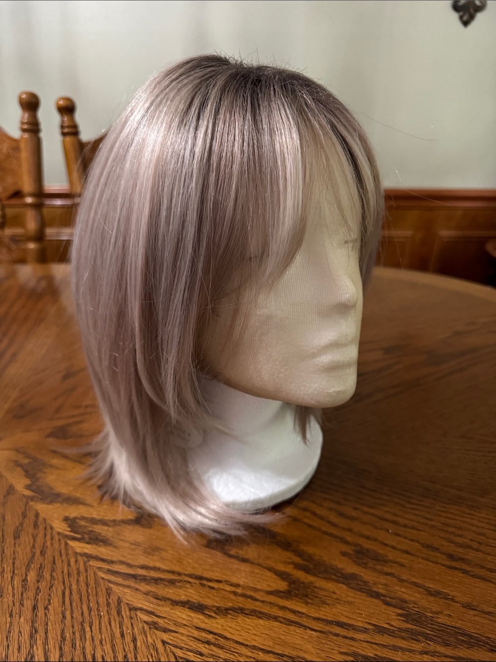 New Synthetic 12” Women's Rose Blonde Layered Pixie Bob with Bangs